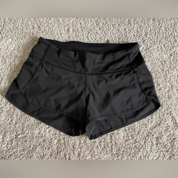 Lululemon shorts size 4 - Picture 2 of 4